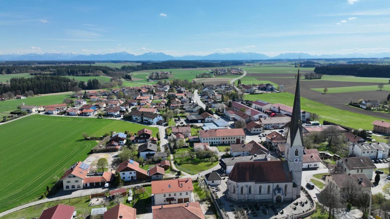 Chaletwohnung vor den Toren des Chiemgaus Tacherting Exterior foto
